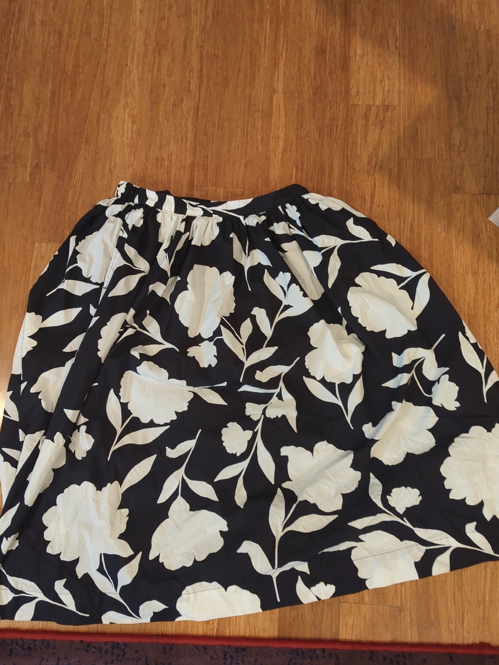 Kate Spade New York Medium Black White Floral Midi Skirt